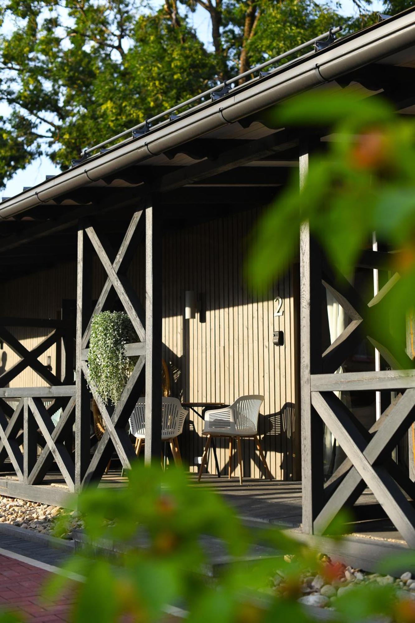 Bahnhofs Hotel Alūksne Exterior foto