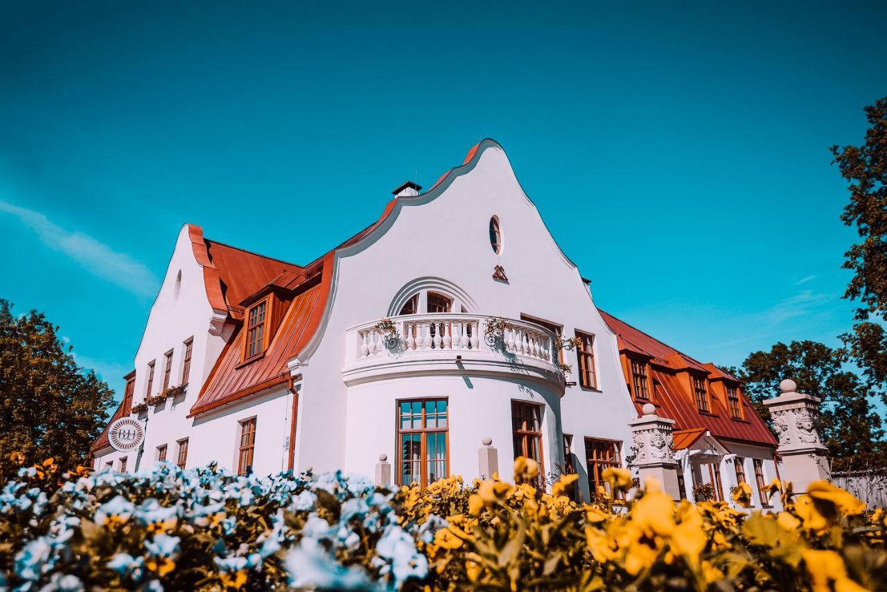 Bahnhofs Hotel Alūksne Exterior foto